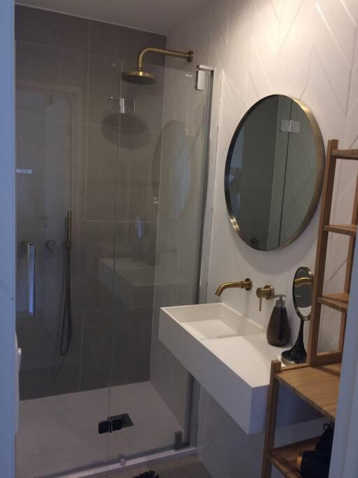 Lovely Refurbished Apartment Nisa Exterior foto
